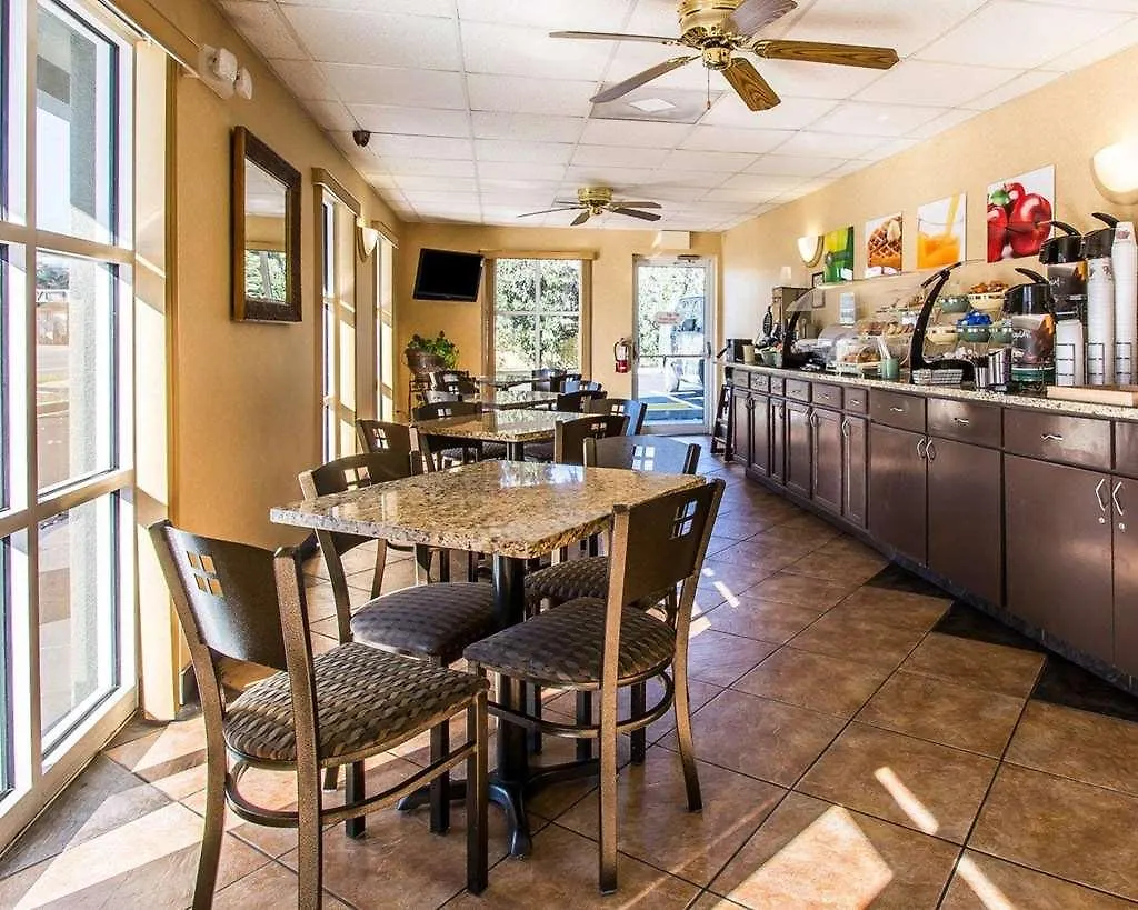 Quality Inn & Suites Near Panama City Beach 2*,