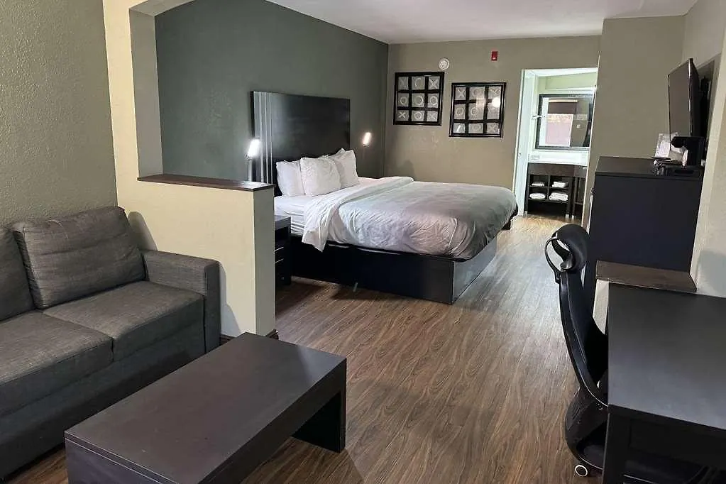 Quality Inn & Suites Near Panama City Beach 2*,