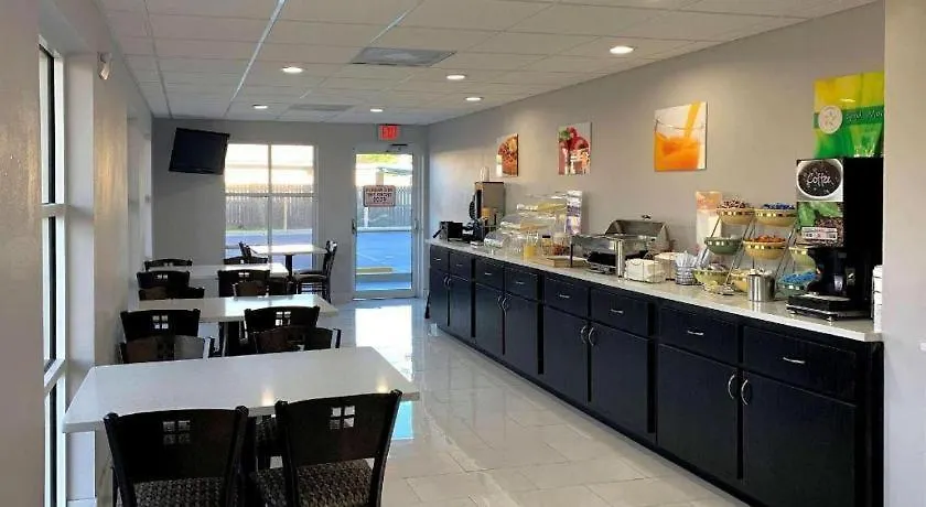 Quality Inn & Suites Near パナマシティービーチ ホテル