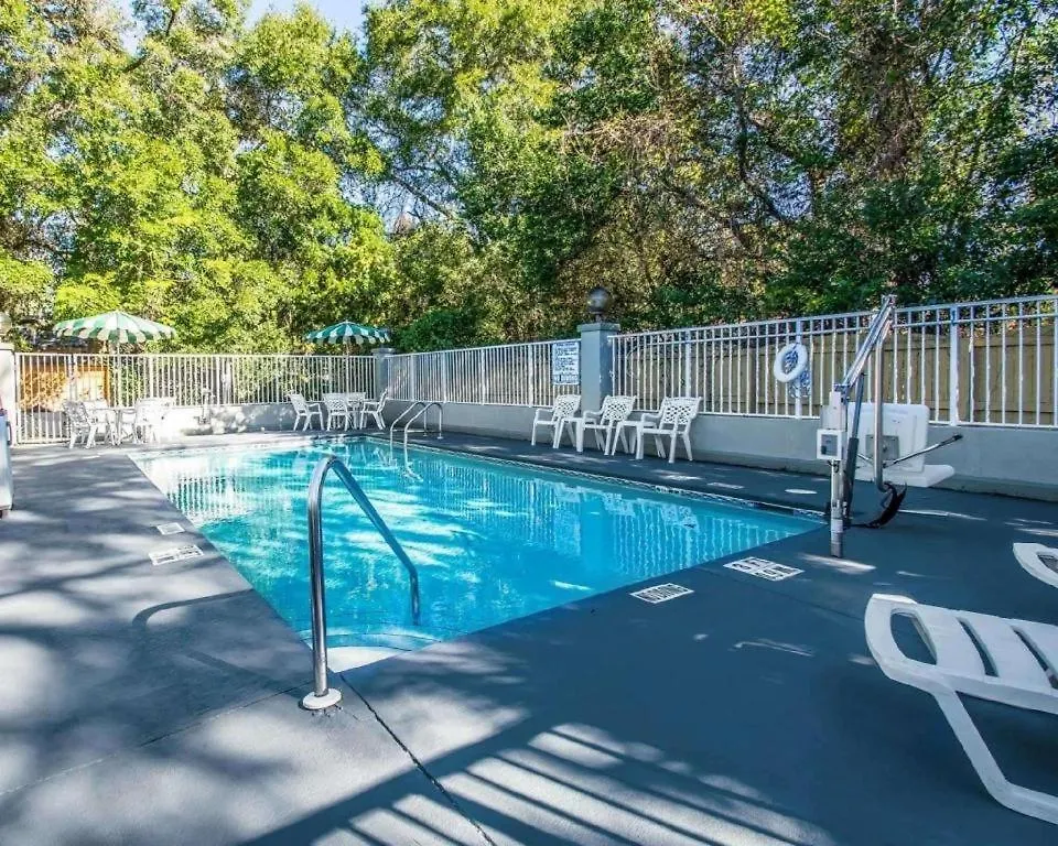 Quality Inn & Suites Near パナマシティービーチ 2*,