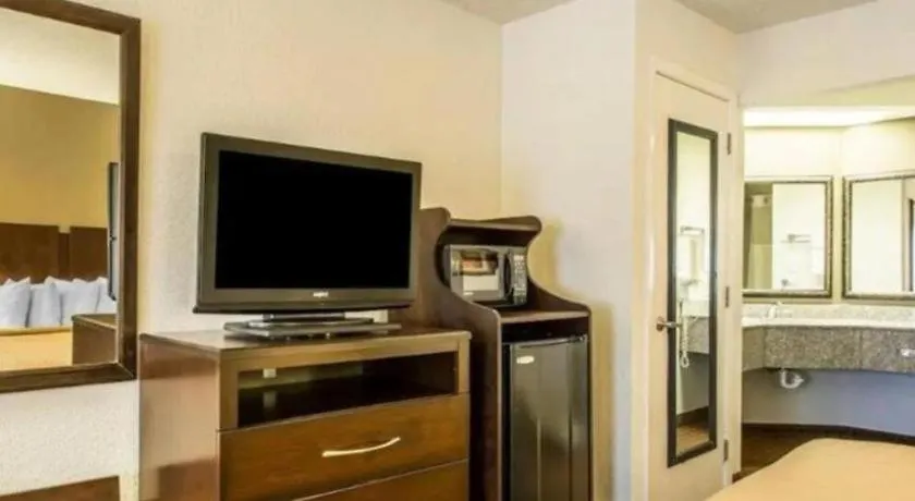 Hotel Quality Inn & Suites Near Panama City Beach